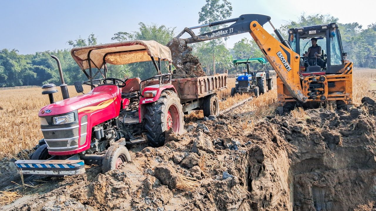 Escorts Digmax ll 4×4 Backhoe Loader Mud Loading In Mahindra Tractor Sonalika Tractor