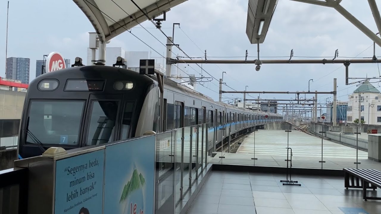 Jalan jalan naik MRT Jakarta