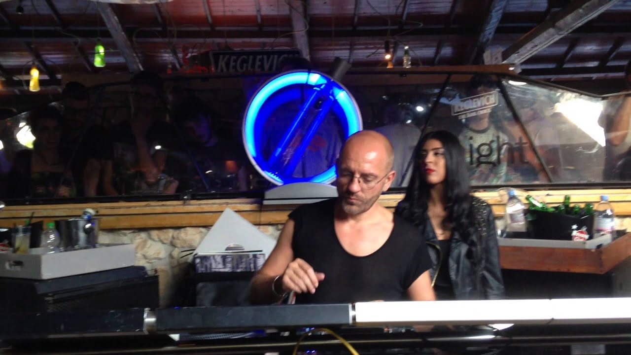 SVEN VATH playing 
