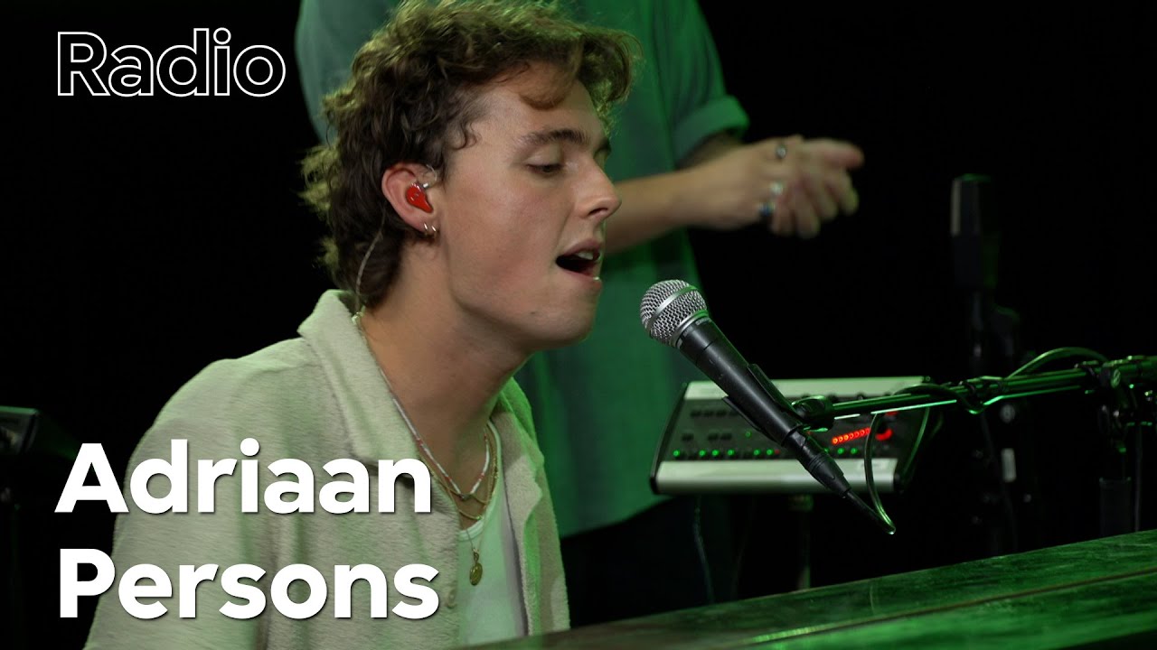 Adriaan Persons - 'Vanavond Komt Ze Naar Mij' & 'Ze Is Van Mij' Live @ 3FM (VoorAan)
