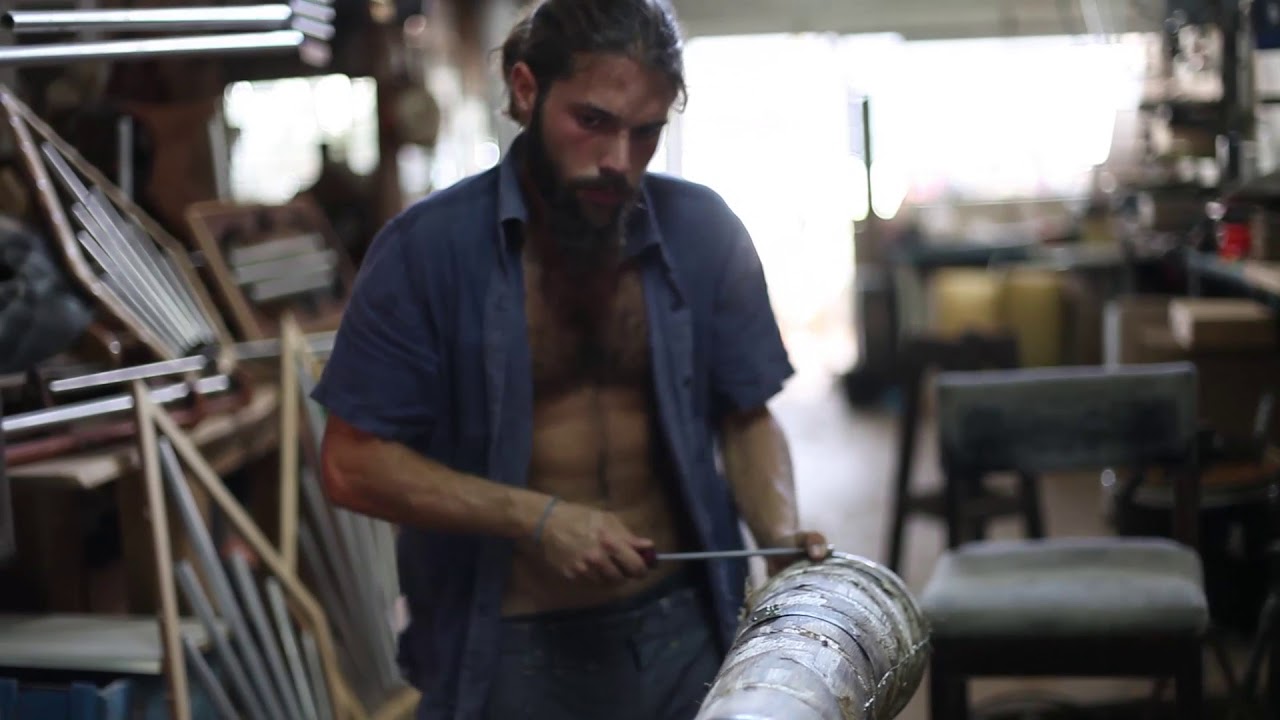 Making a didgeridoo at 1TONE workshop