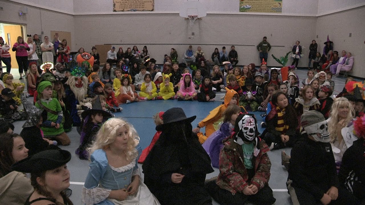 2023 Valemount Elementary Halloween Costume Parade & Pumpkin Carving