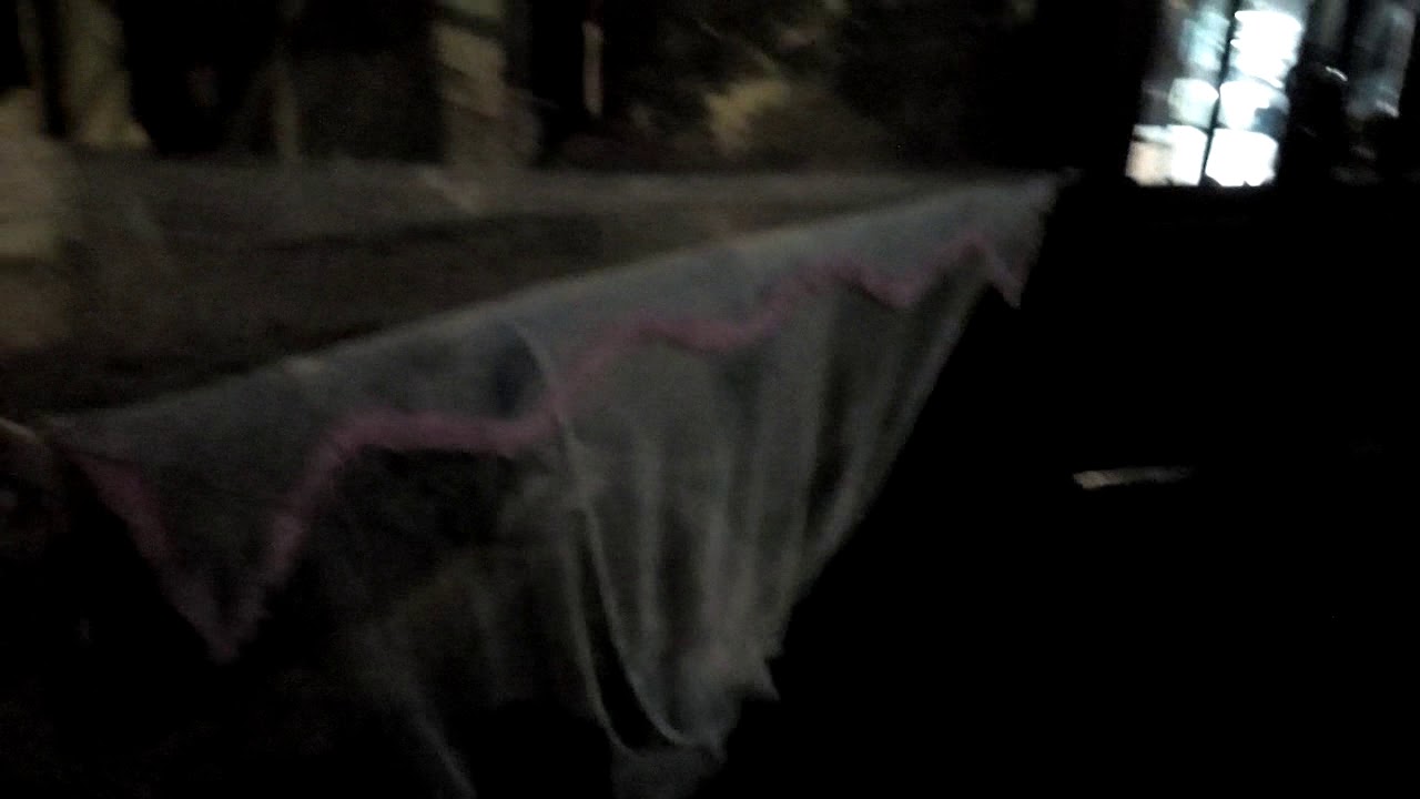 Crazy Lao homeless man,райское местечко