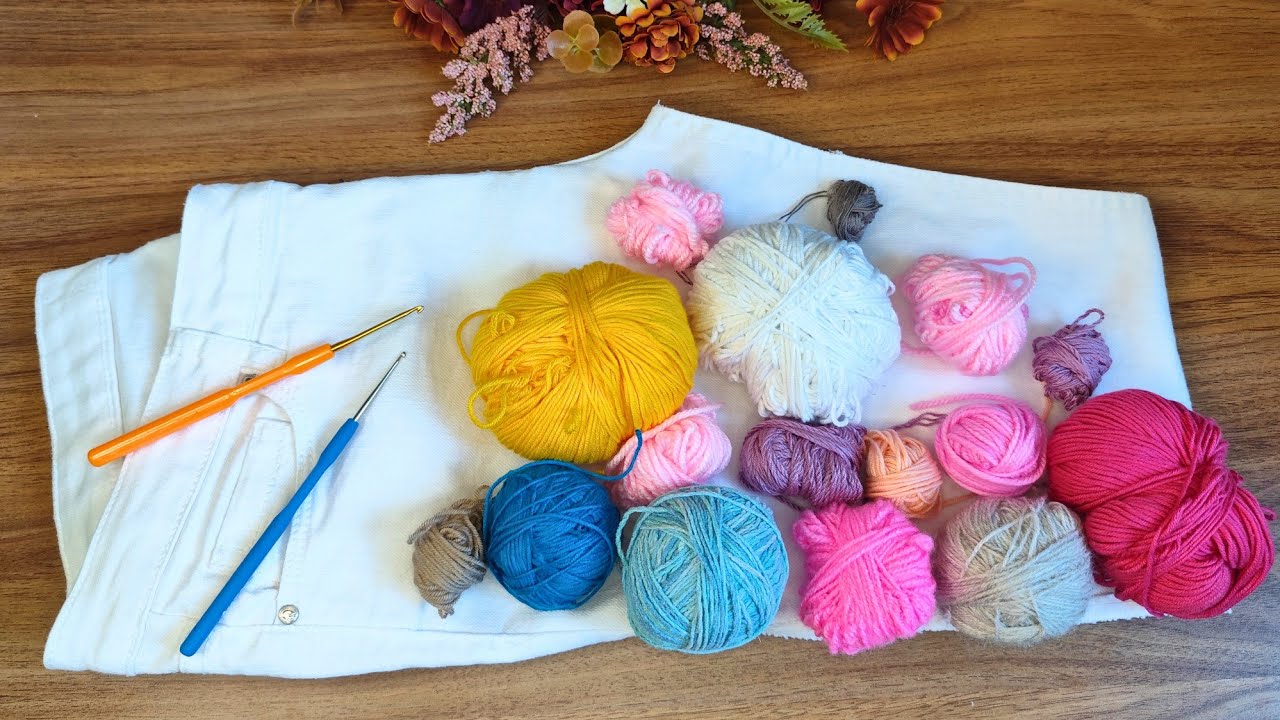 Brand new summer crochet bag with leftover yarn and old white jeans (subtitled)
