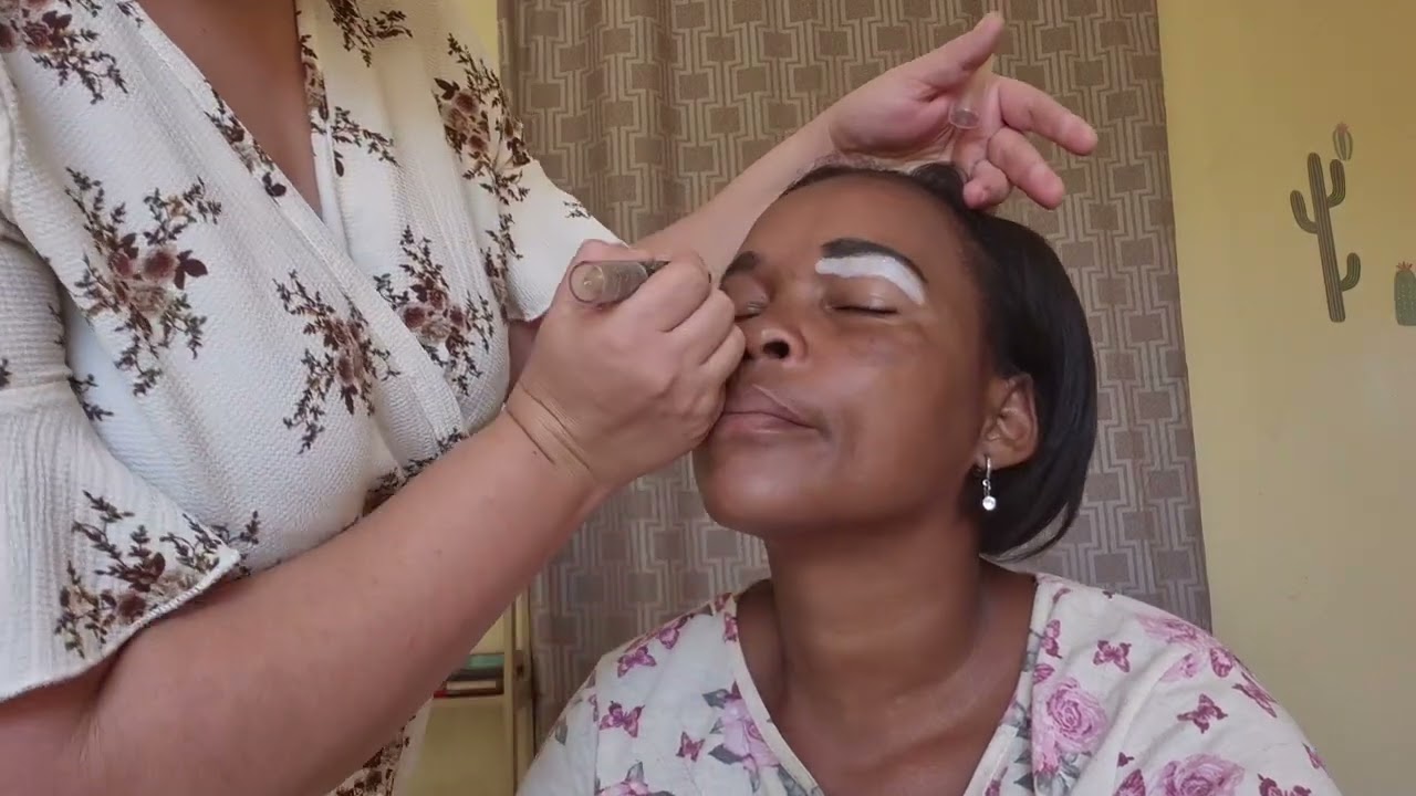 Doing my friends' hair and makeup / relaxing combing and makeup application
