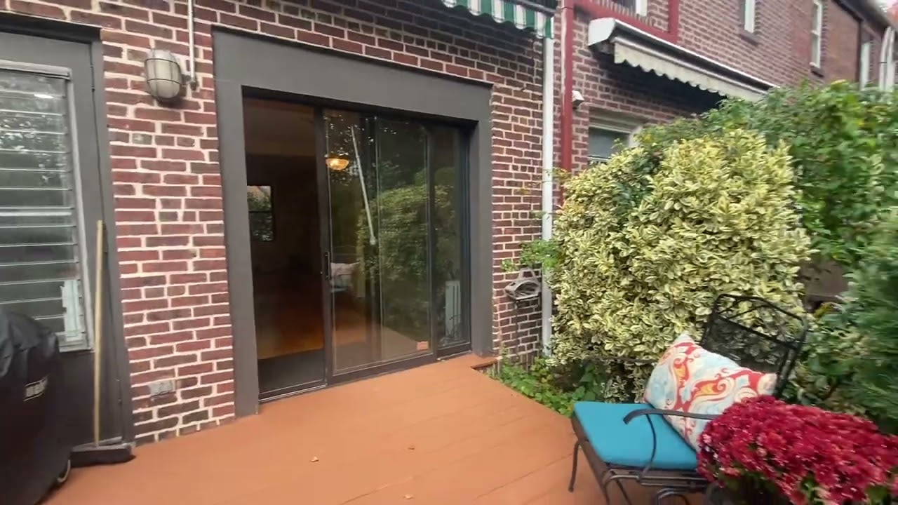 49-10 39th Avenue, Sunnyside Gardens
