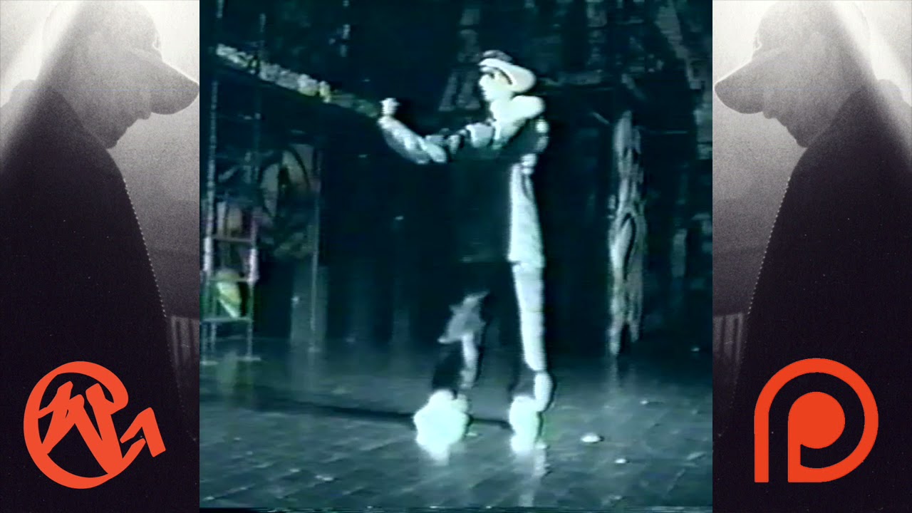 Mr Wiggles on stage getting down early 90's