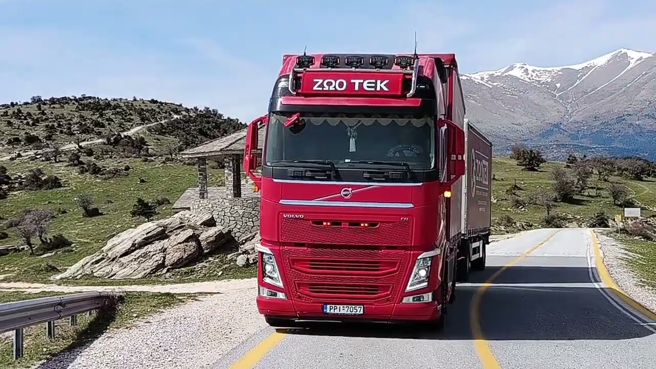 Μεταφορά ζωοτροφών στην Καλλιπεύκη Ολύμπου με συρόμενο Volvo