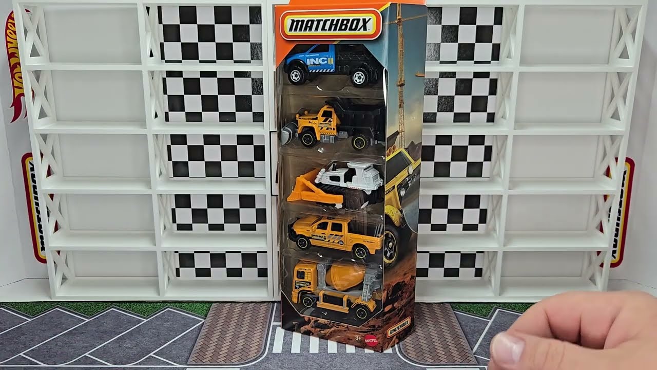 Распаковка: Matchbox 2026 — набор из 5 фигурок «Строительная бригада»