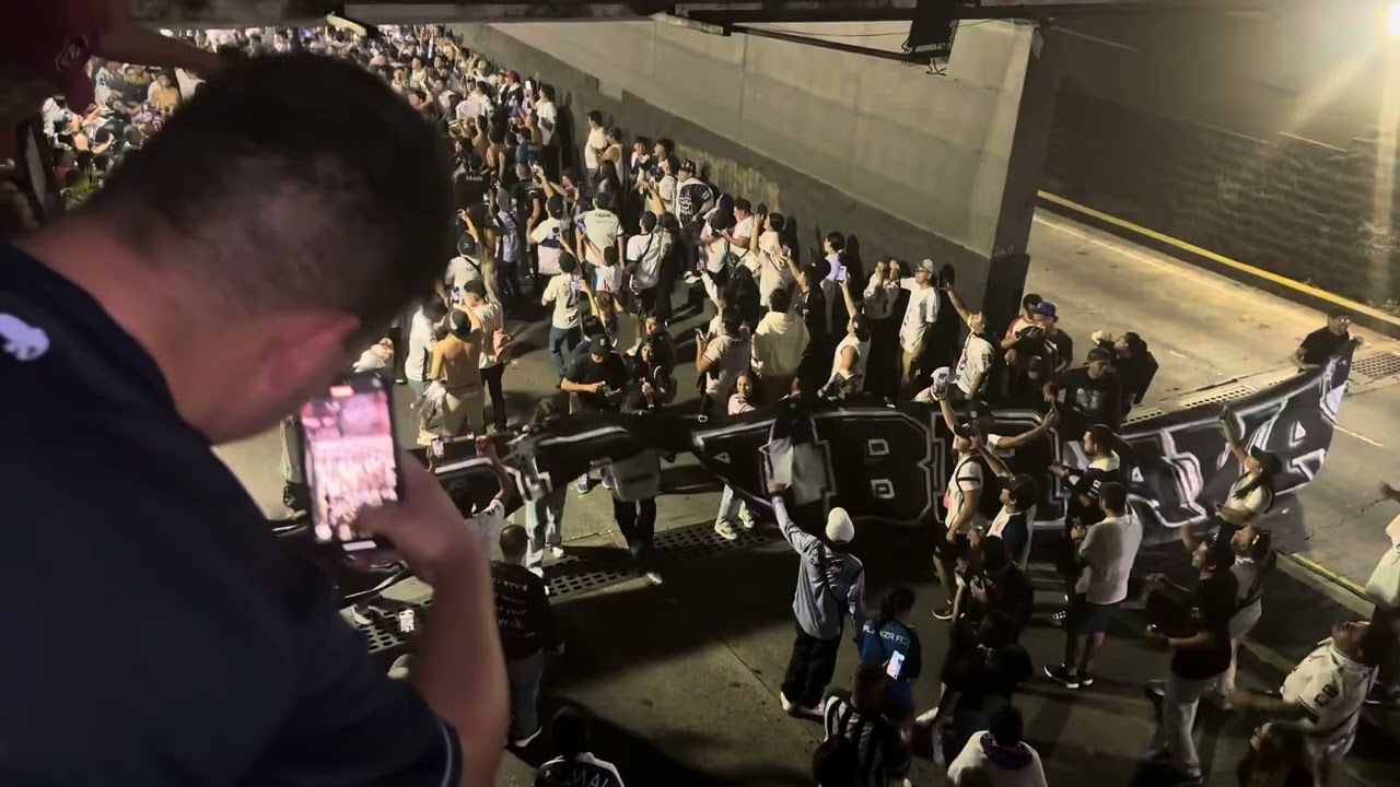 Caminata Barra Brava 96 🏆 Alianza FC campe&oacute;n mayo 2025 || plaza Divino Salvador del Mundo