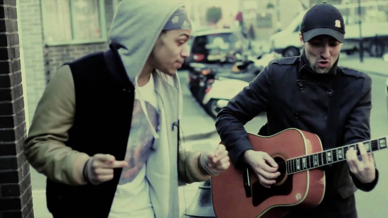 Bluey Robinson - Showgirl (Acoustic Street Session)