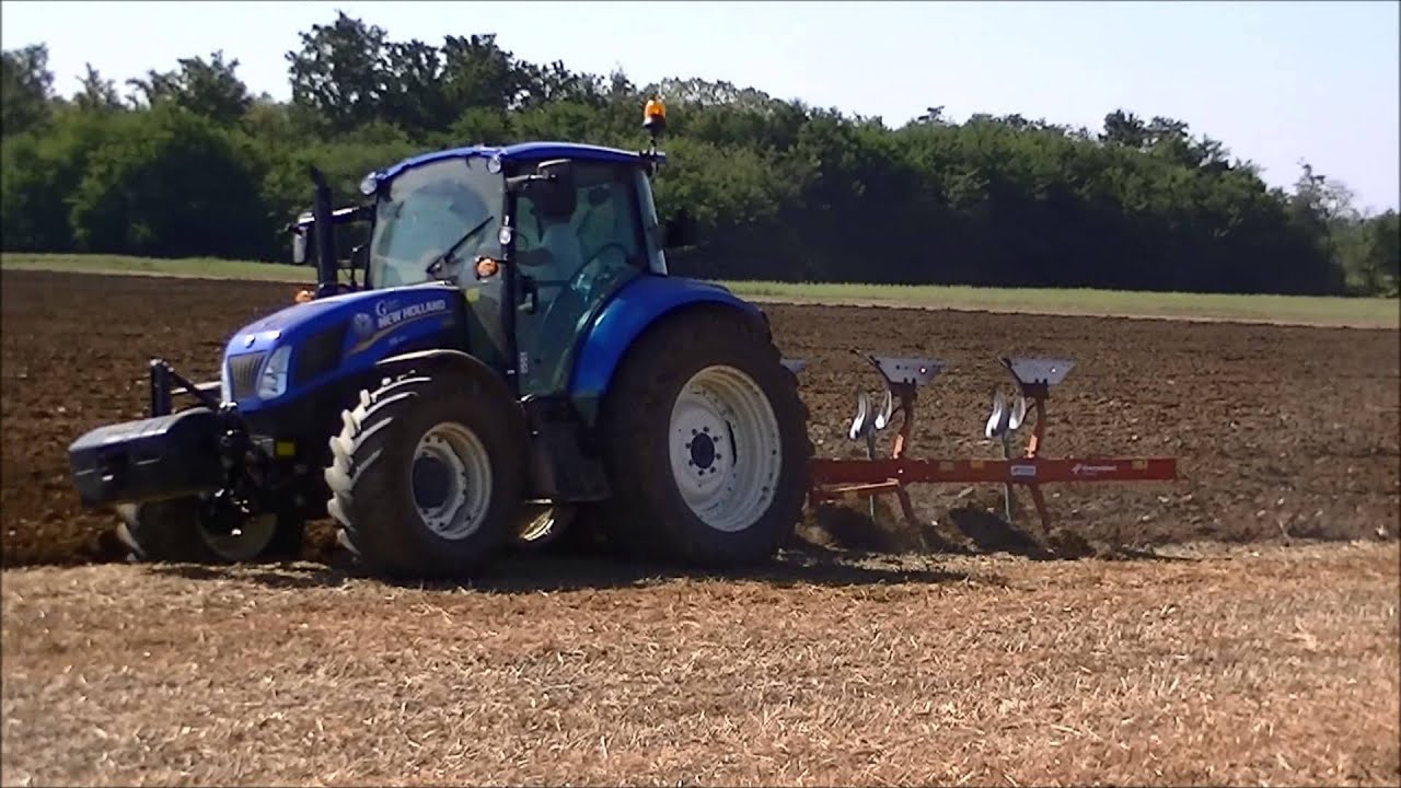 Aratura 2014. New Holland T5.105 + trivomere Kverneland VD 100