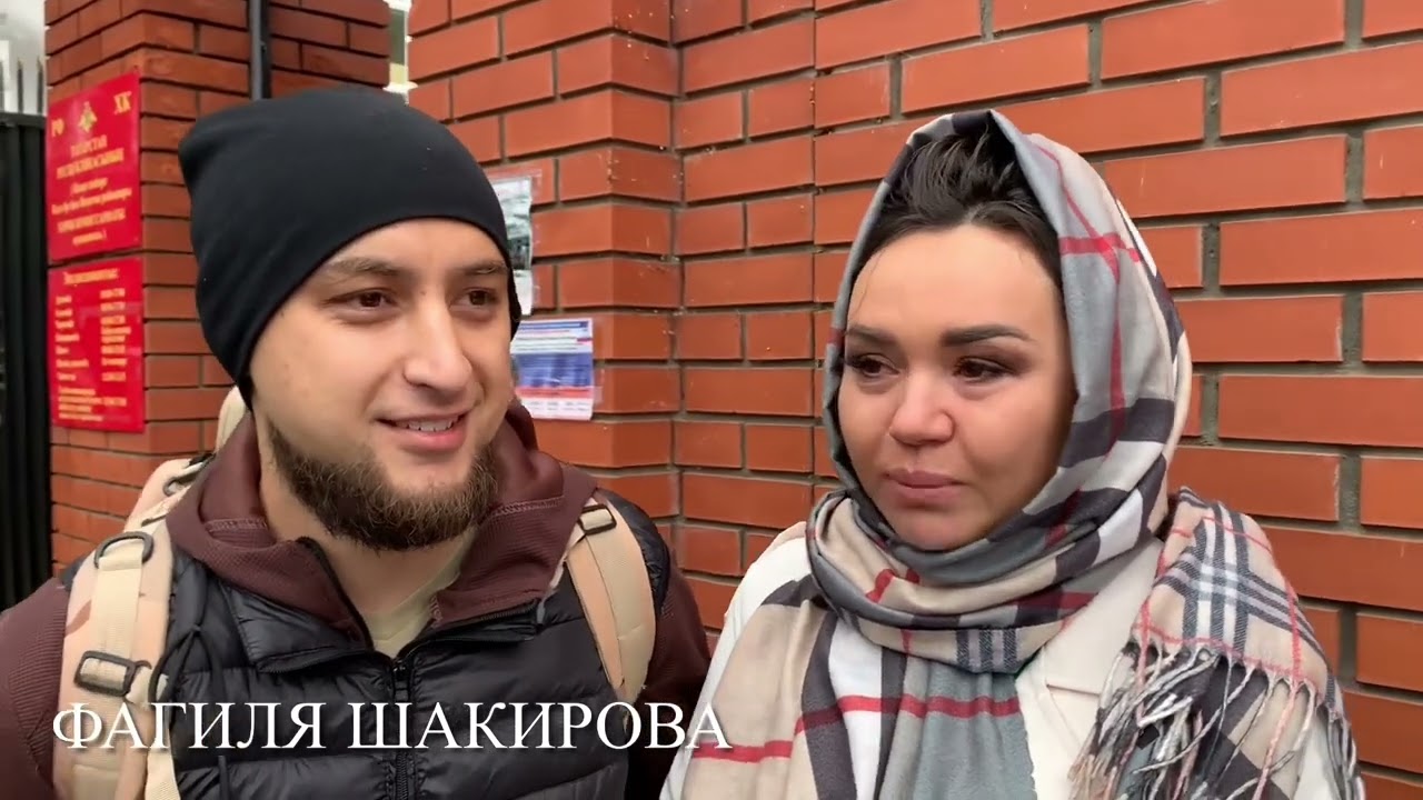 Җырчы Иркә ирен озата. 