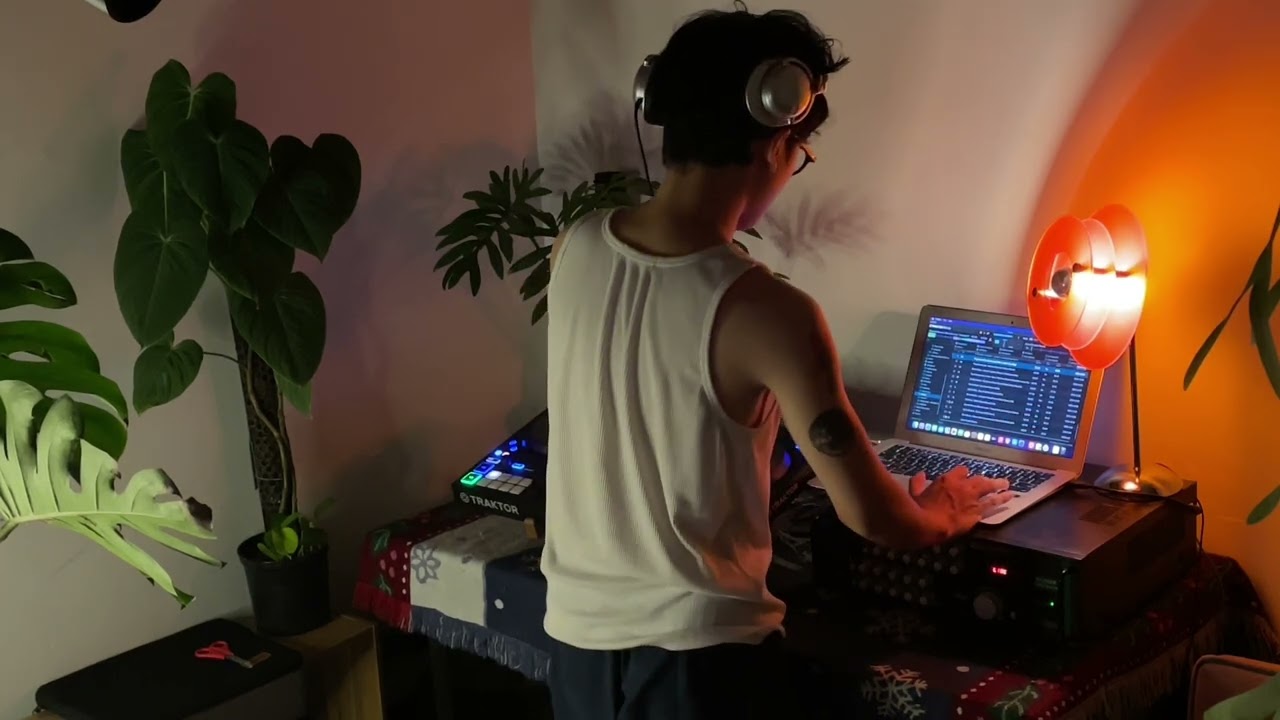 Oopzie Dazzy with…. Living Room Session | Funky/Dub/Disco & House Mix 