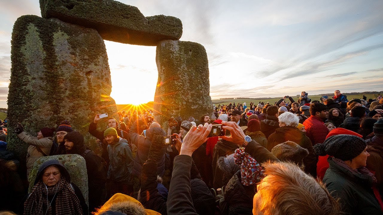 Crowd gathers at Stonehenge to mark winter solstice 2019