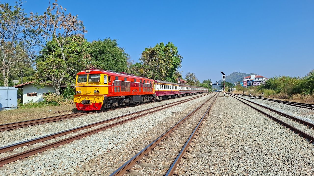 ขบวนรถธรรมดา283 กรุงเทพ - จุกเสม็ด ดีเซลAlsthom AD24C No.4403 ศรีราชาถึง 10.16น.ออก 10.17น. ช้า 4น. 