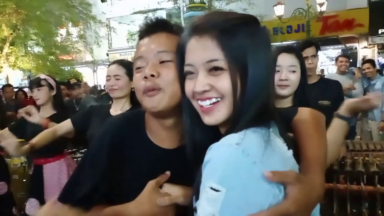 RIAN AMBYAR feat MBAK'E CANTIK, cidro AYA CHIKAMATZHU