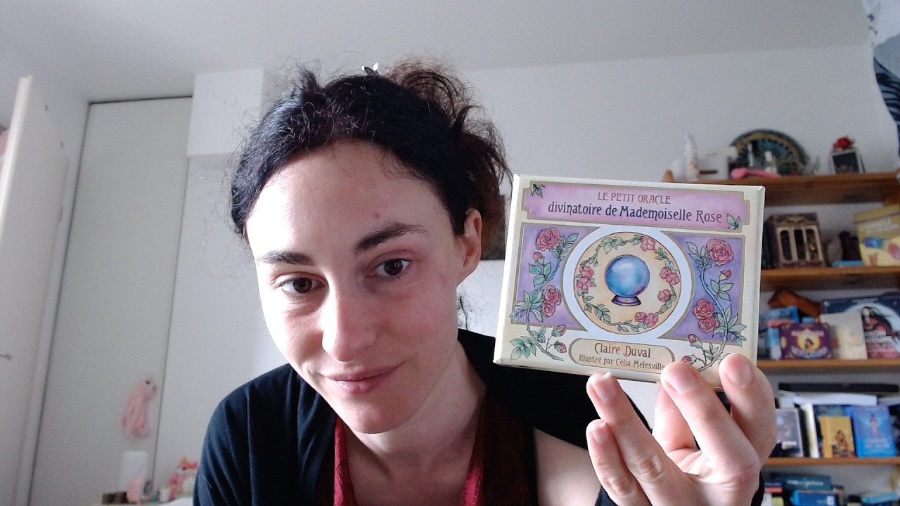 Le petit Oracle divinatoire de Mademoiselle Rose de  @ClaireDeLaLune et @celia.melesville