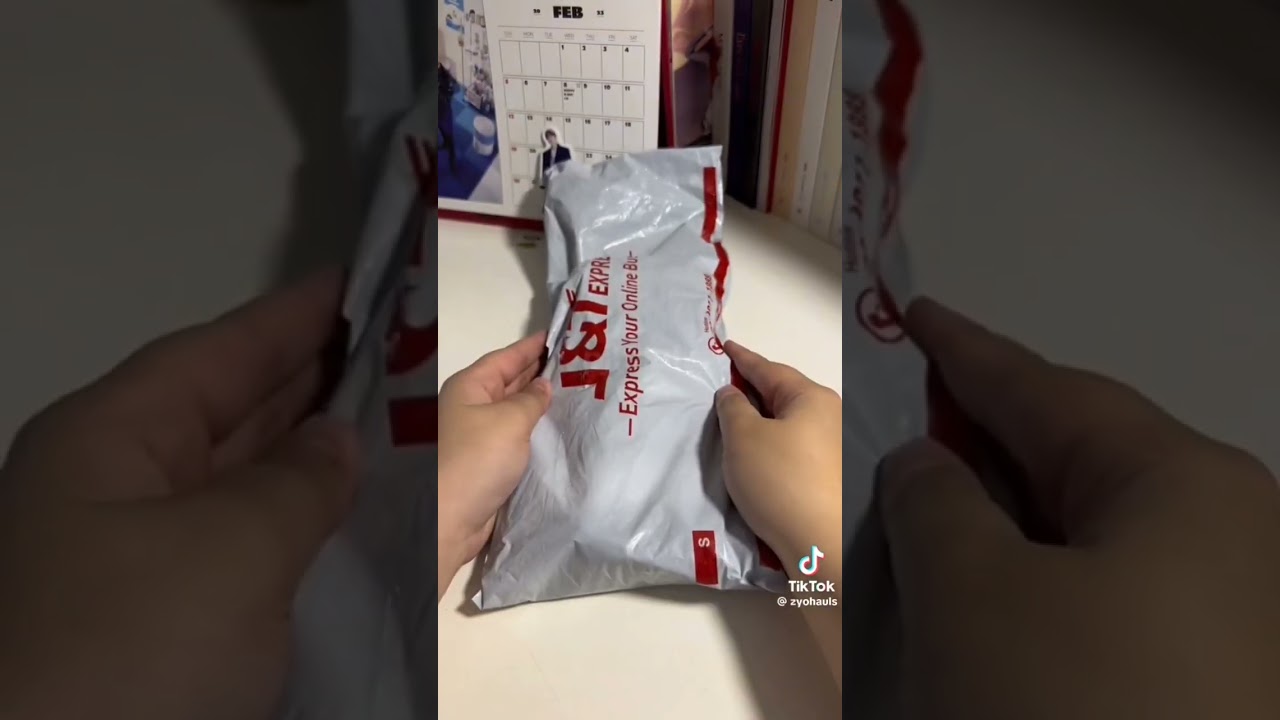 unboxing a packing materials (credits to the owner) #kpop #foryoy #kpopshorts #lomocards #packing