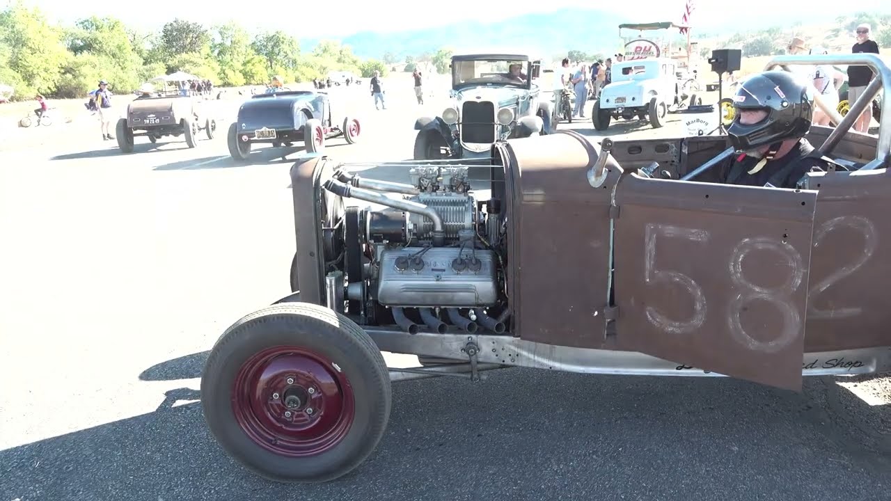 Hot Rod Racer with a Supercharged Flathead V8 with Ardun Heads
