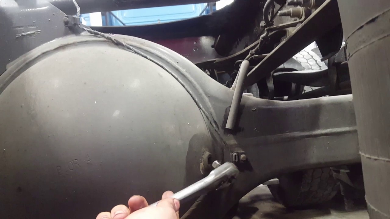 Как заменить масло в дифференциале на полуприцепе (Volvo)