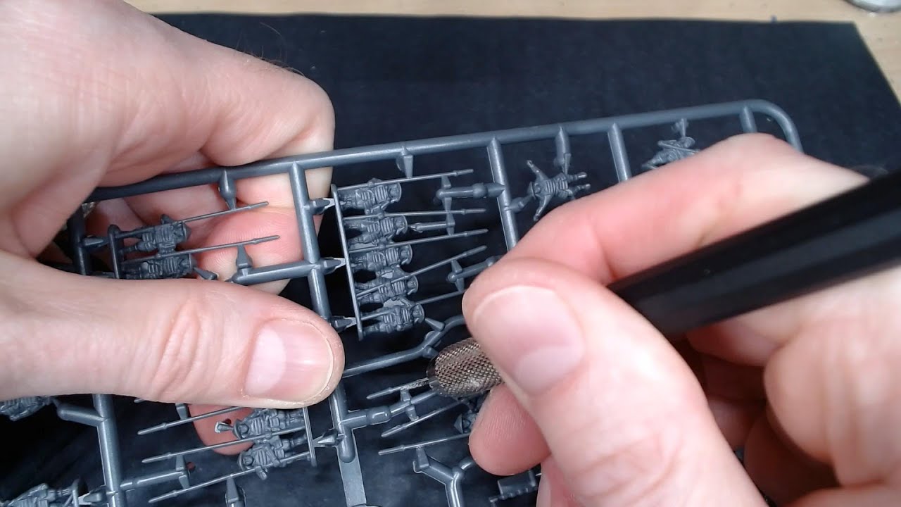 Wargames Atlantic Samurai figure removal from sprue