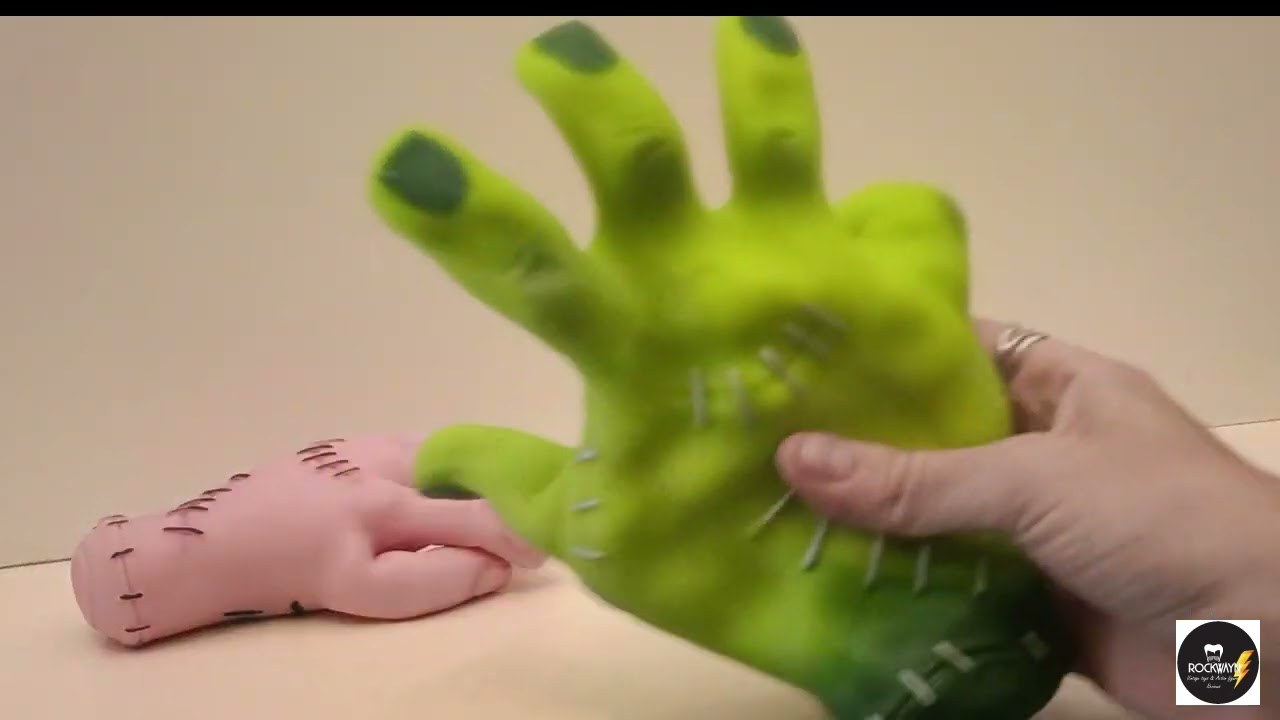 vi presento Pizzetta!!   Elastikorps Zombie Hand by Cicaboom