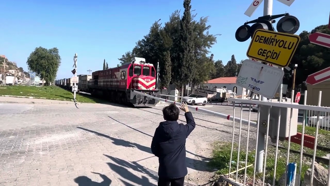 Yük treni sazlı gardan geçiş DE 24 300