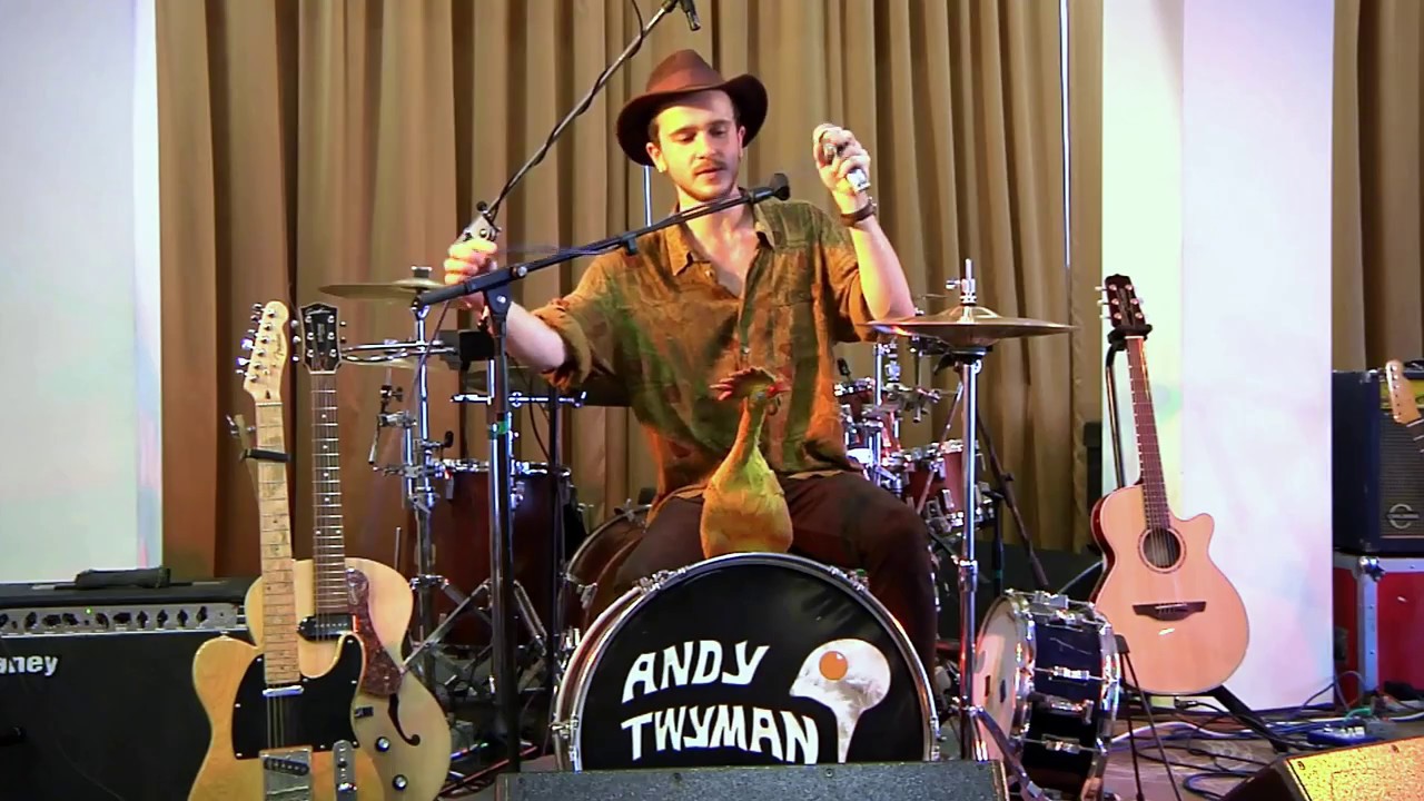 Andy Twyman - I Eat Pot Noodle With A Plastic Fork (Live at the John Otway Convention 2017)