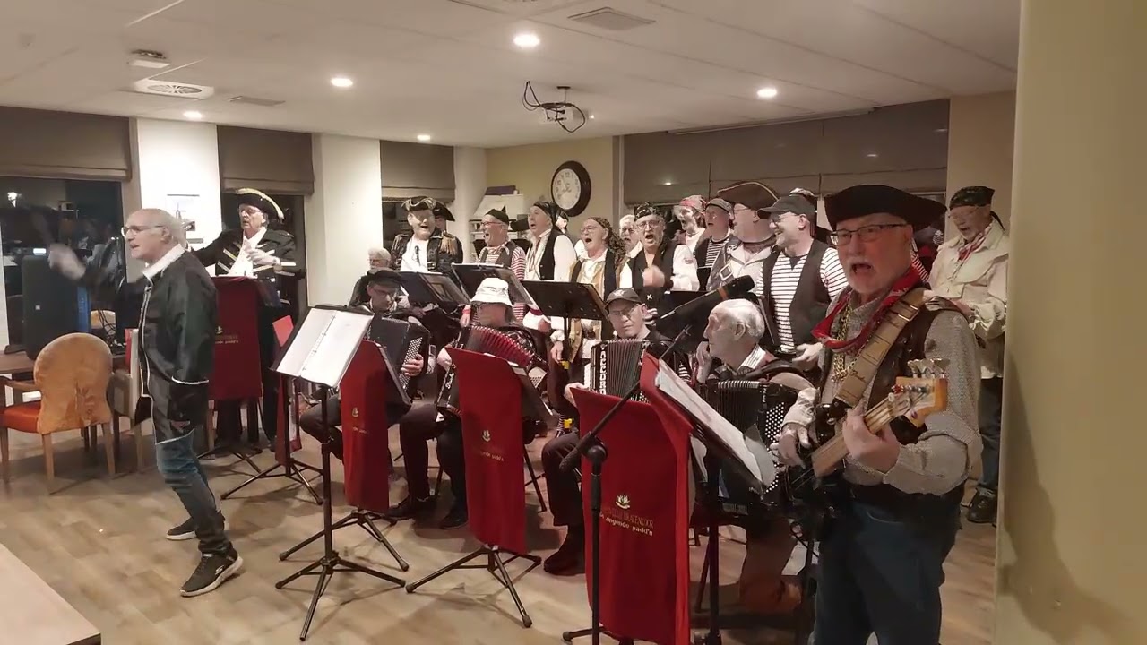 De woonboot tijdens Optreden bij verzorgingshuis de klaarbeek in epe op 12-03-26 