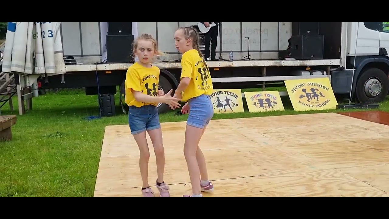 The Jiving Sisters with Jiving Juniors!