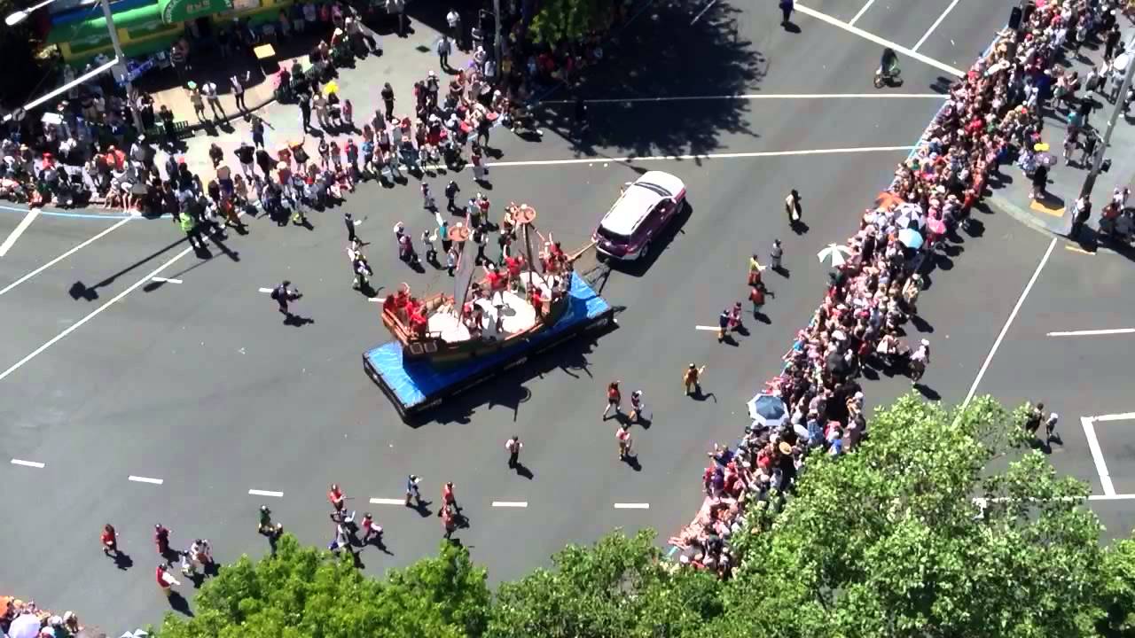 Santa parade Auckland 2013