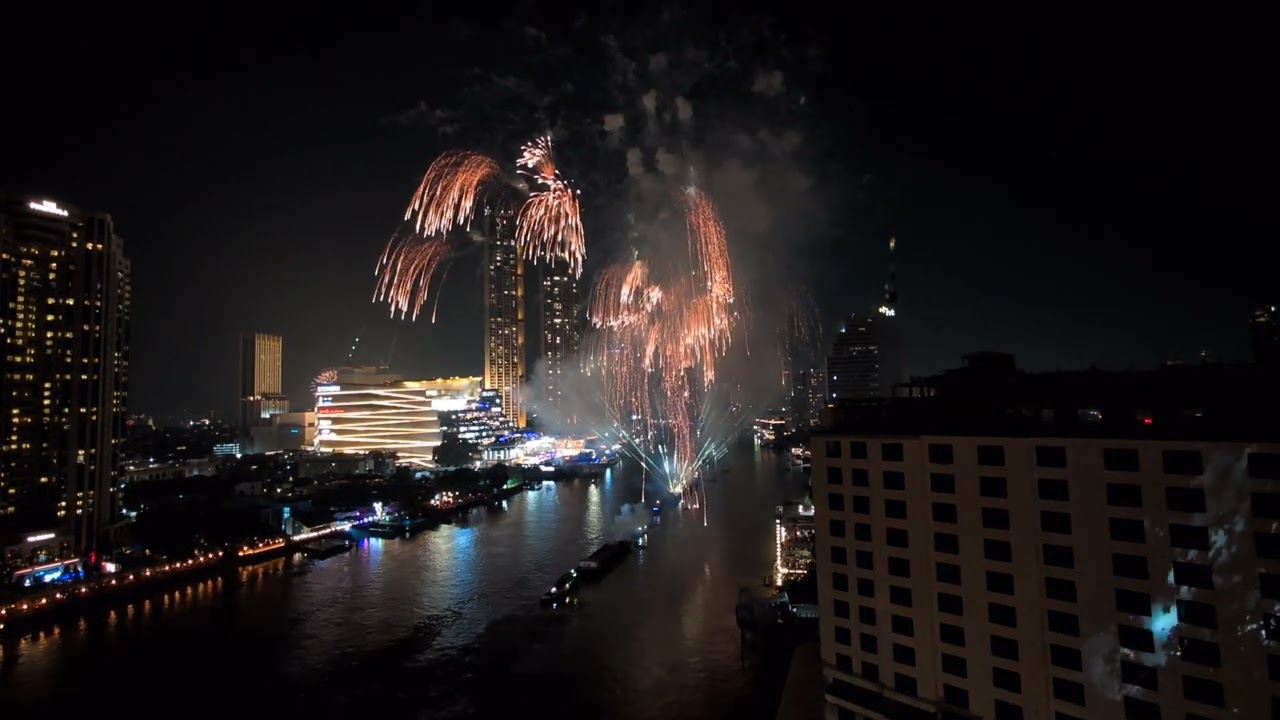 Bangkok New Year fireworks. #2026 #chaophrayariver #bangkok