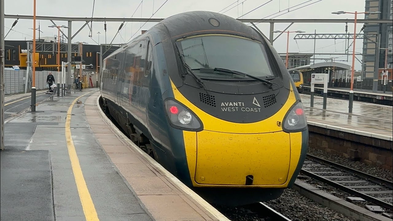 Trains at Wolverhampton, WCML, 11/10/23
