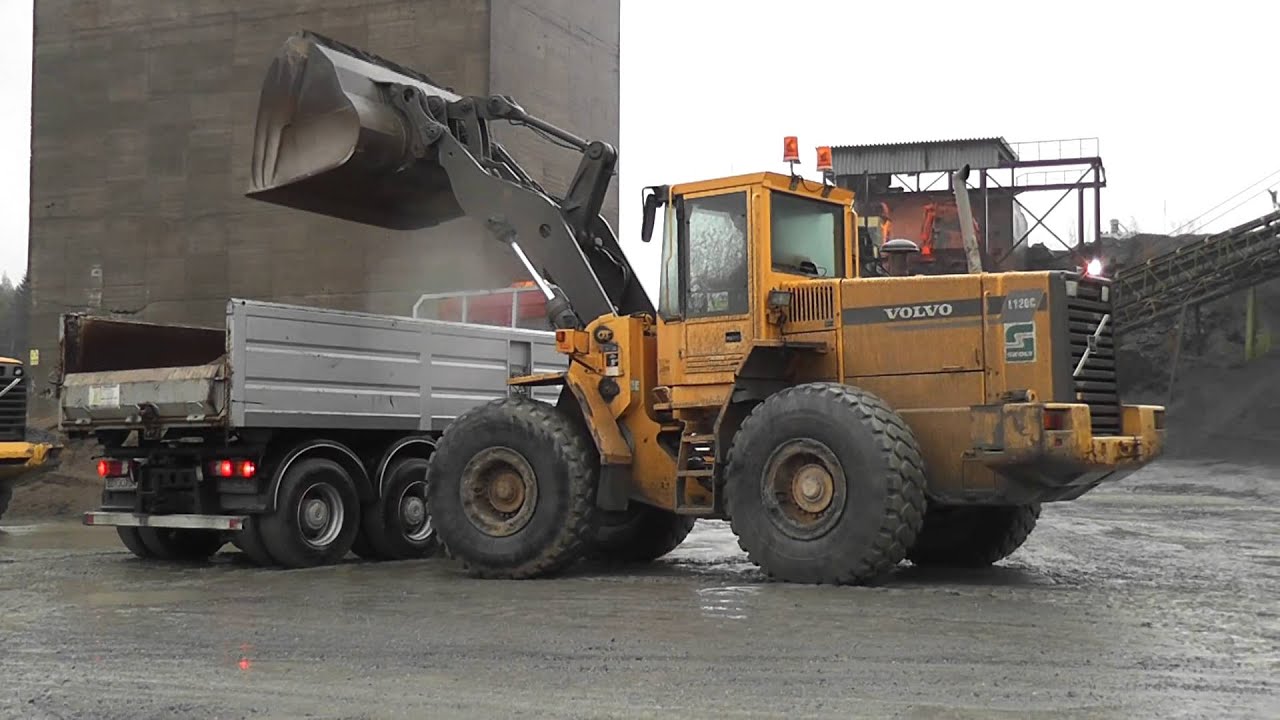 Loading some sand  with volvo L120C. zoooom