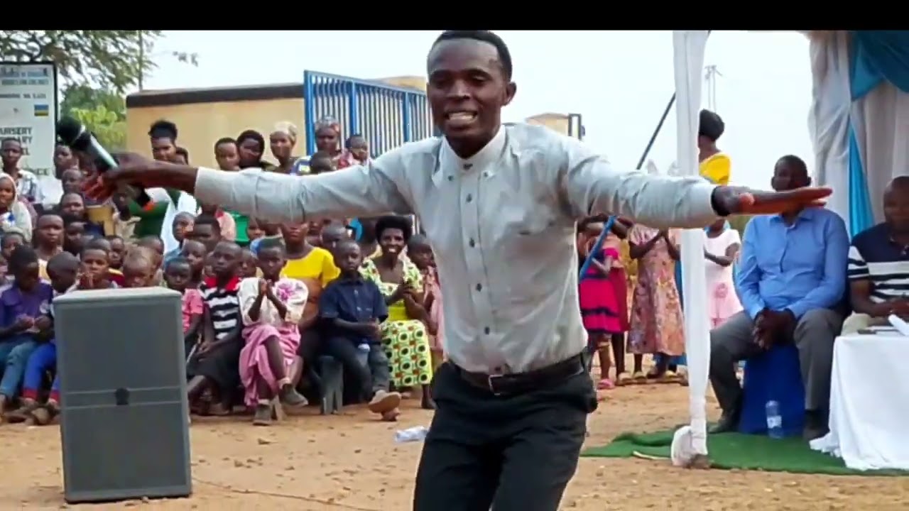 Mugiterane yosuwa umuhanzi ATI ahishakiye irabikora