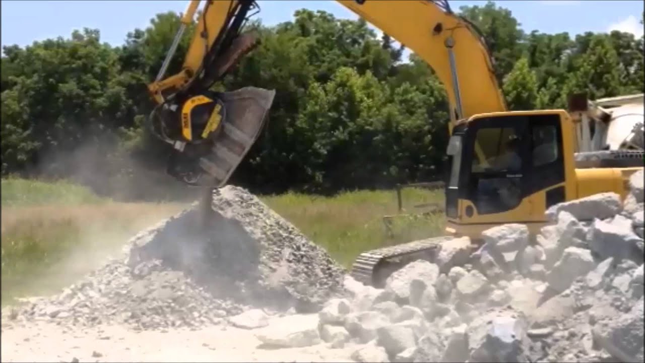 MB Crusher Bucket BF 70.2 on a PC 200