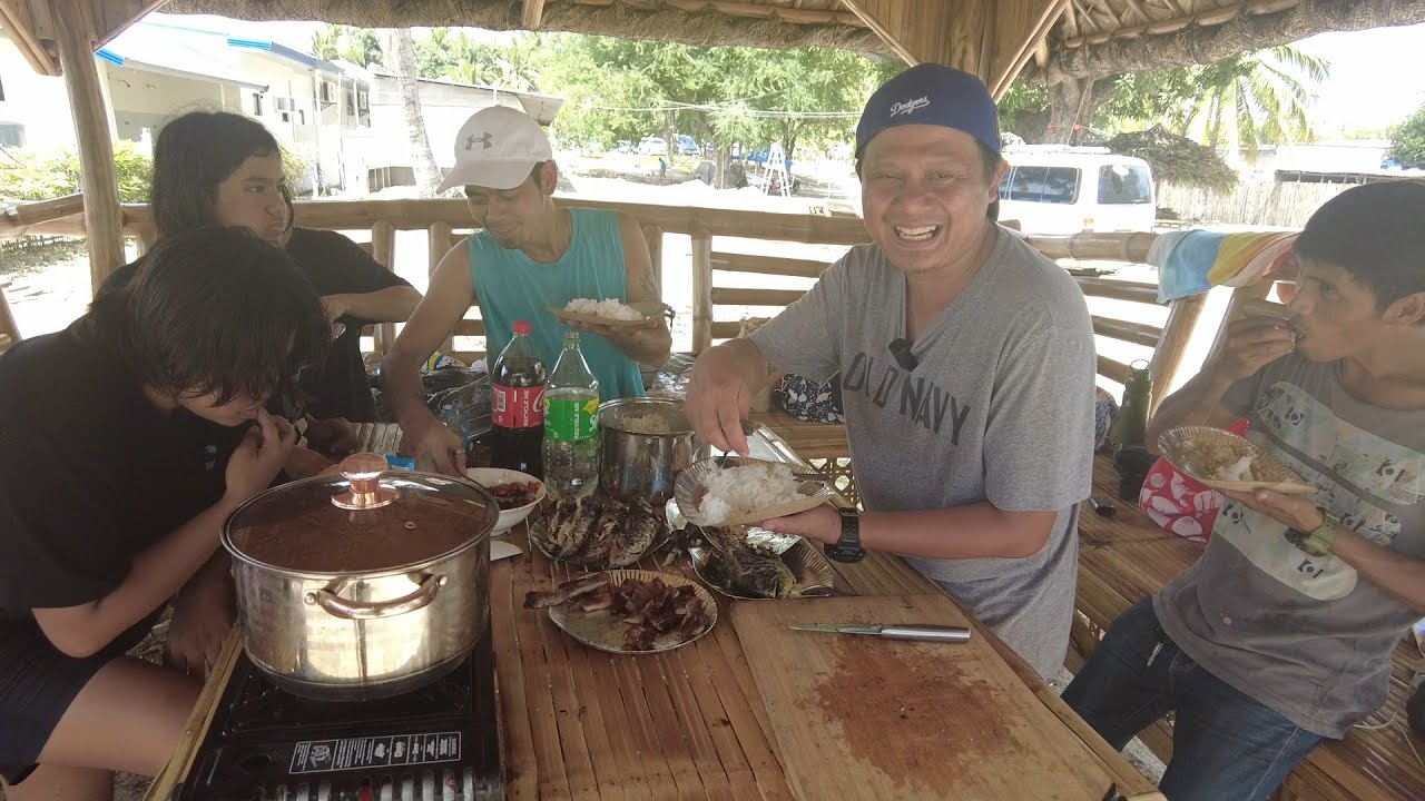 Paksiw na Pata, Inihaw na Durado,Tulingan at Liempo Sa tabing dagat