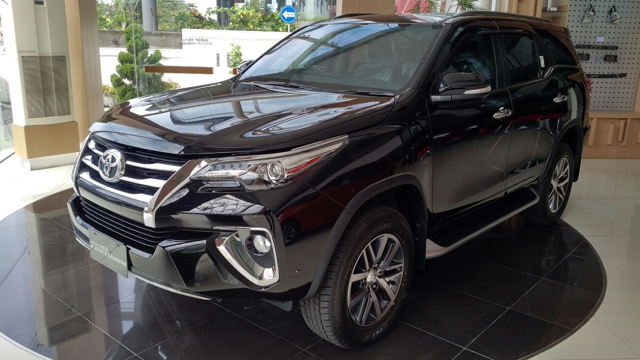 In Depth Tour Toyota Fortuner VRZ 4x2 - Indonesia