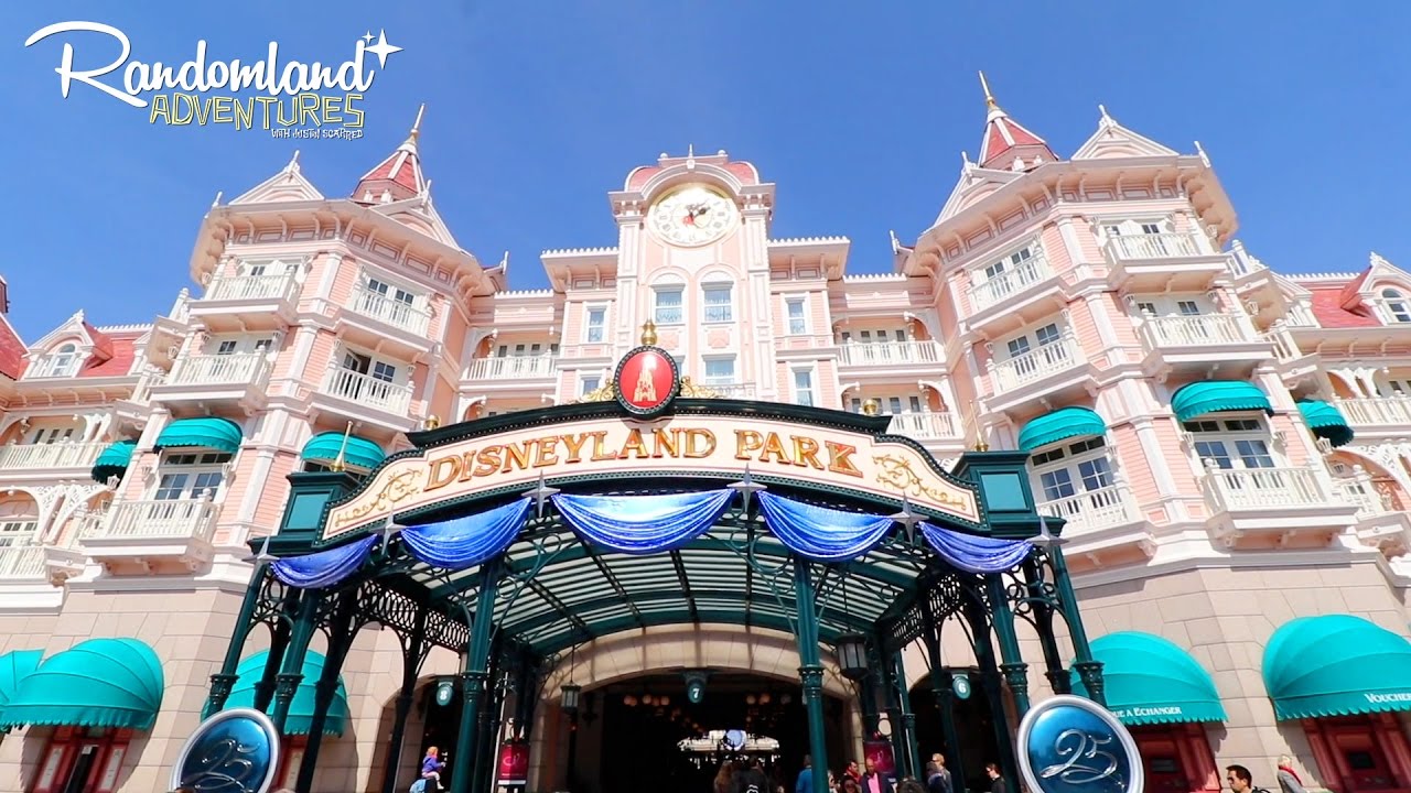 Disneyland Hotel - Paris! The Secret Club, Breakfast with Mickey, & More!
