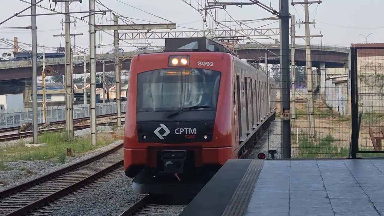 CPTM CAF TUE SERIE 8000 (S092) chegando na estaçao suzano linha 11 coral