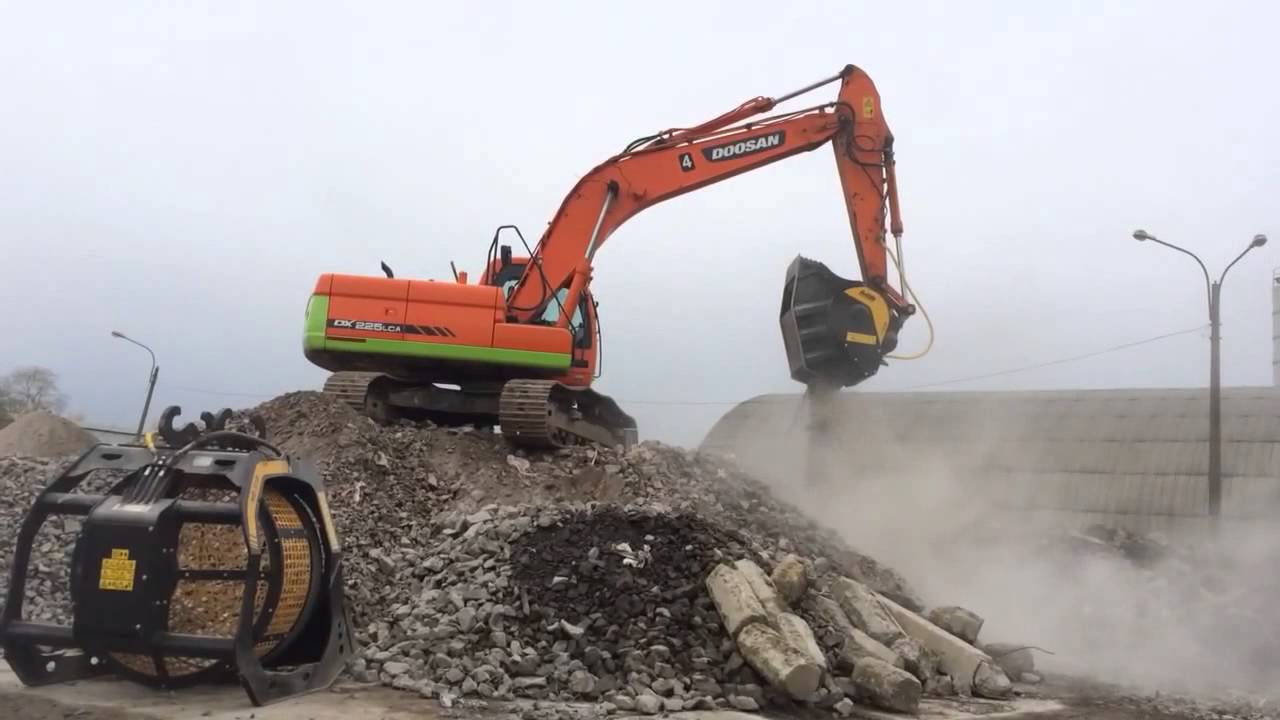 The BF80.3 crushing concrete piles!