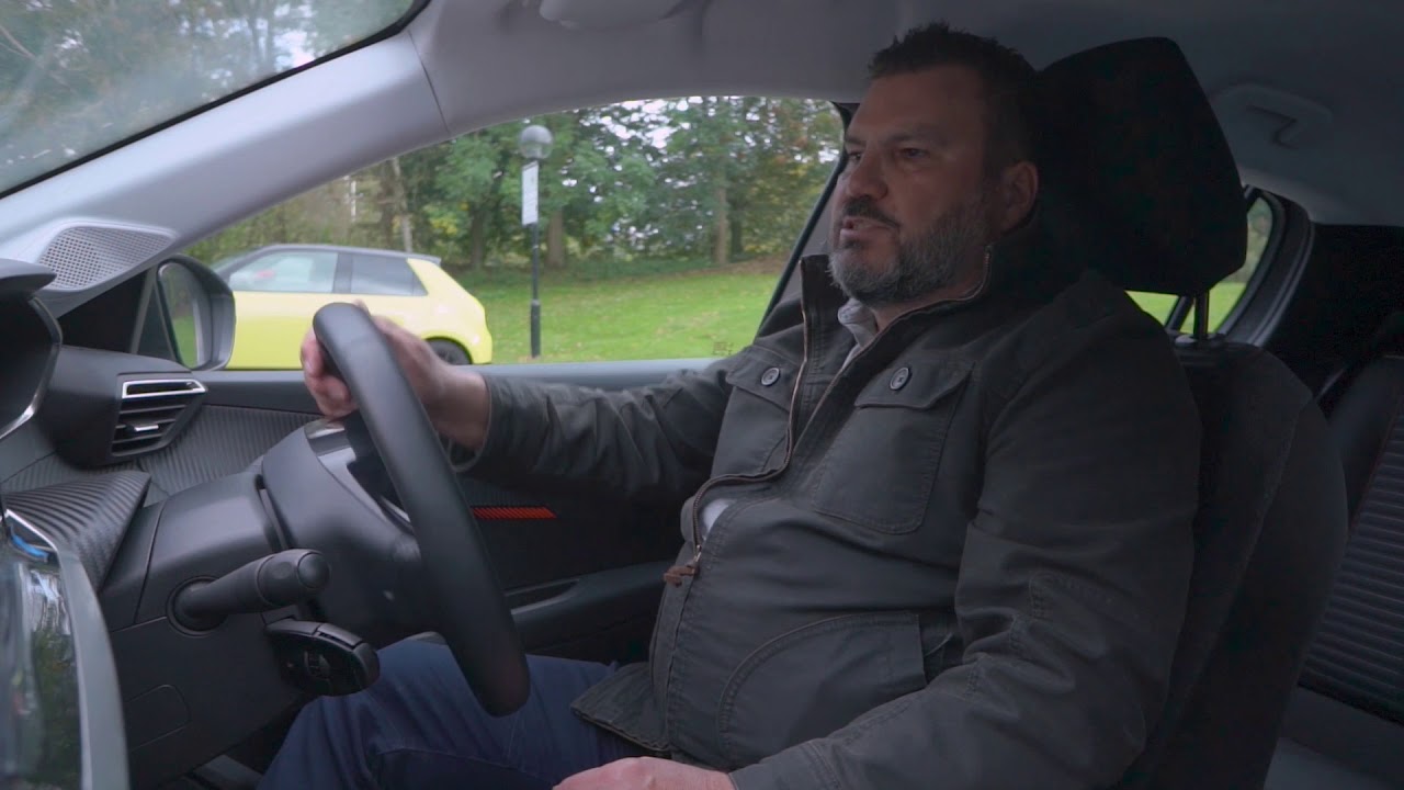 How to drive the 2020 Peugeot e208