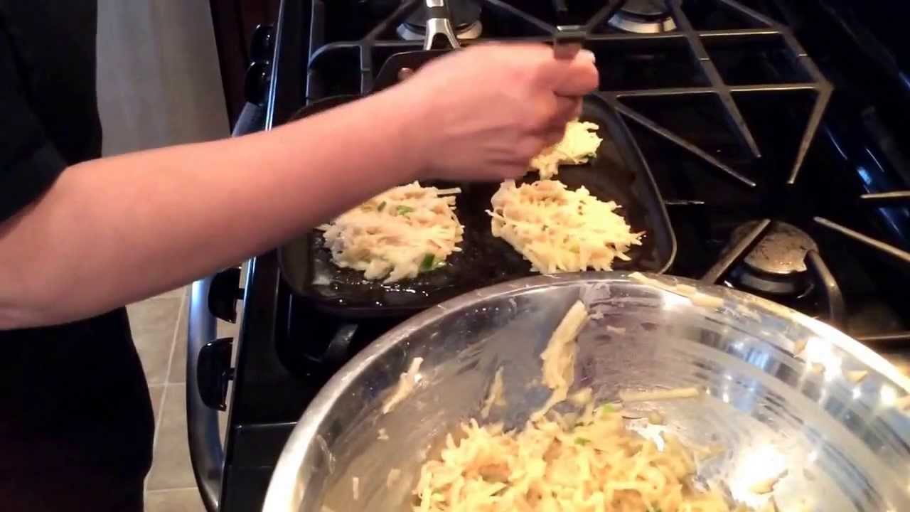 Perfectly crispy Potato pancakes (latkes)
