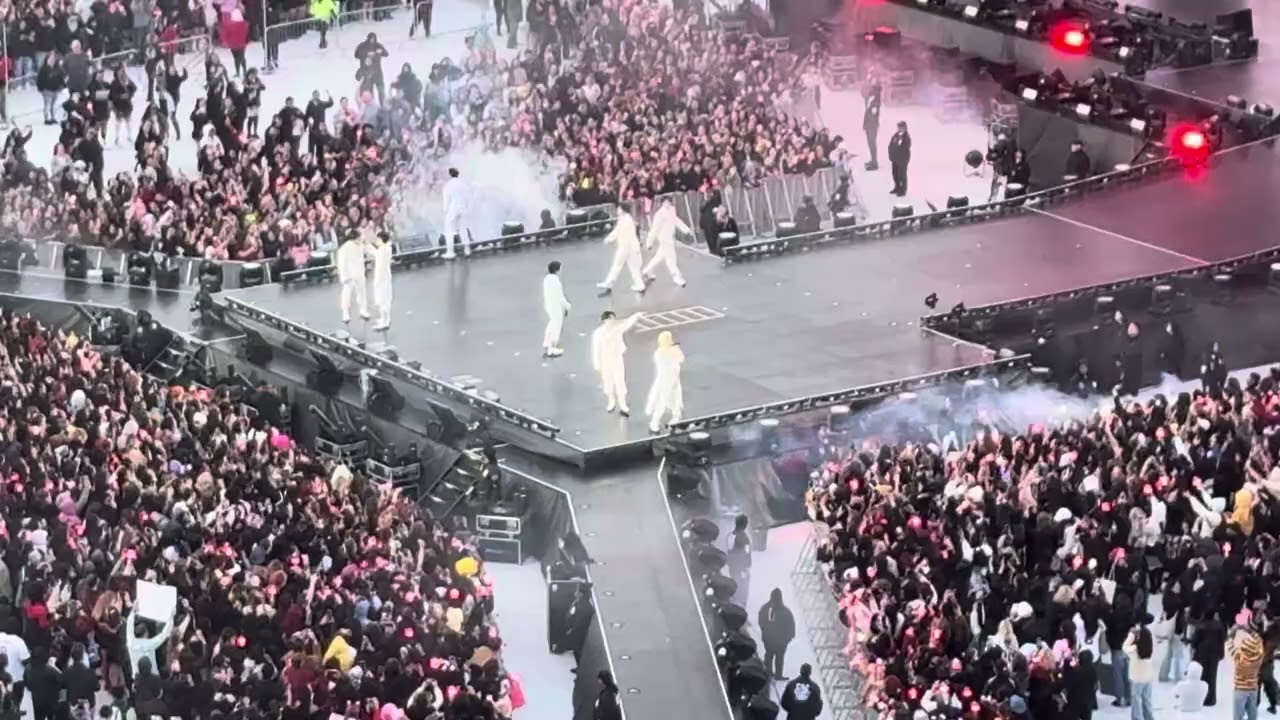 Stray Kids in SF: District 9