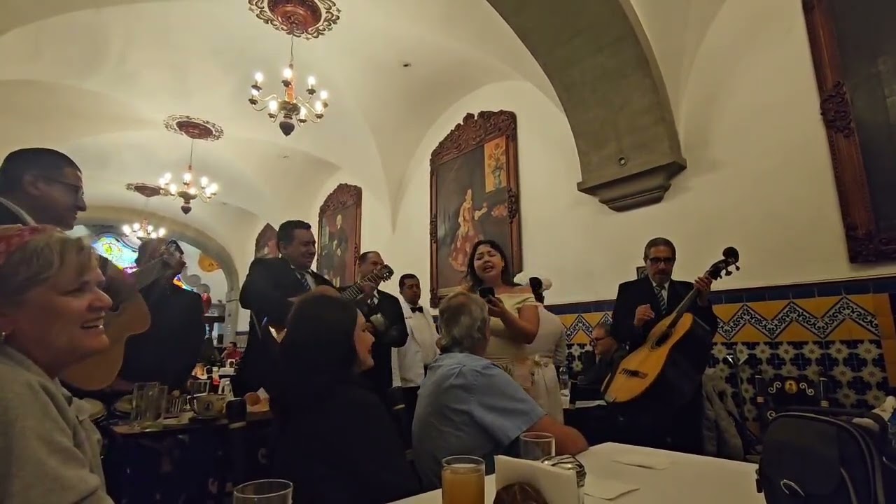 Amor Eterno, Café de Tacuba 