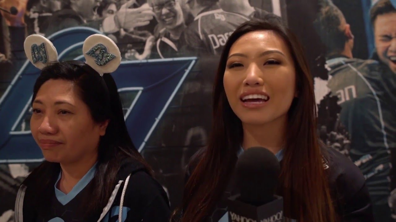 Xmithie's mother and sister on CLG, Doublelift, and rooting for family