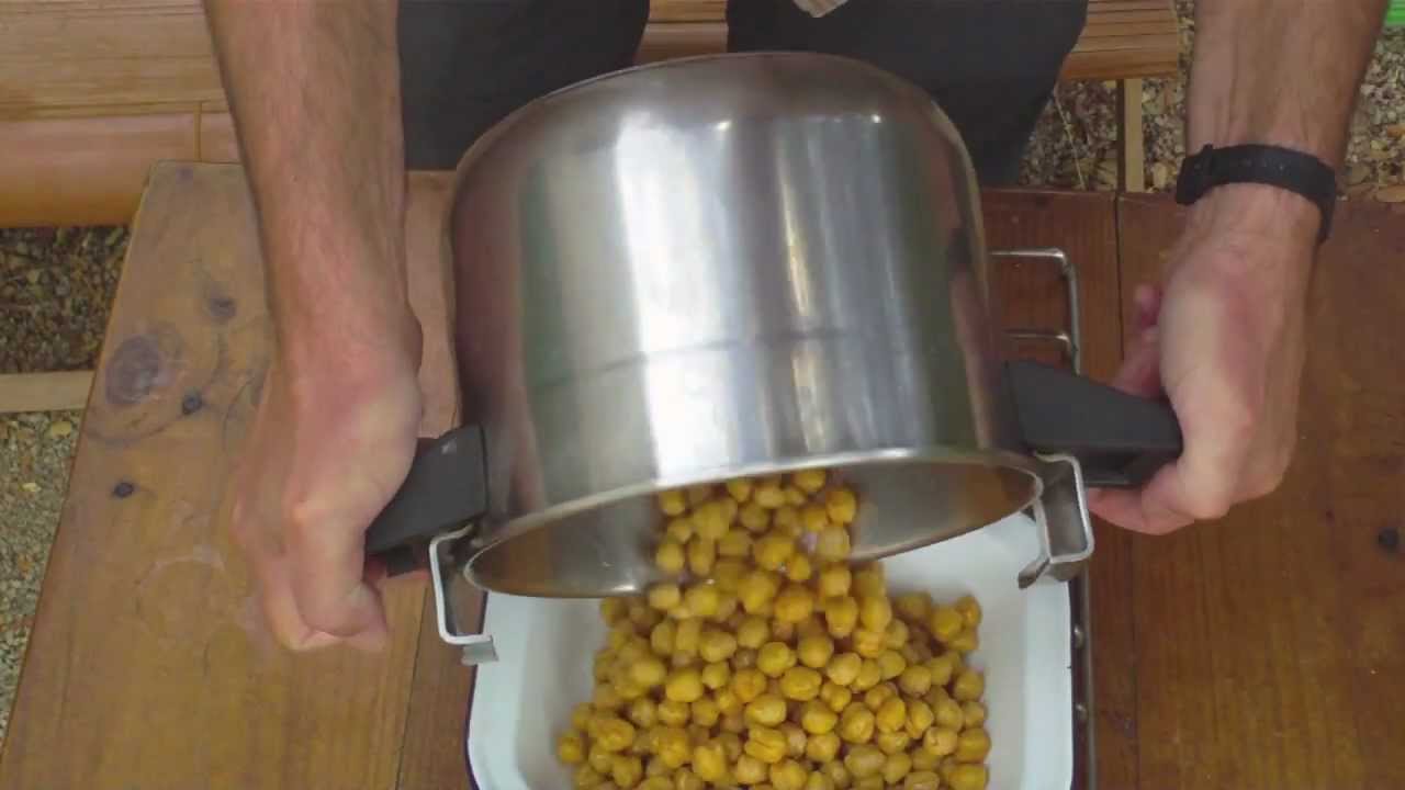 Cocido de garbanzos (serrano), muy sencillo. (VERY EASY SPANISH STEW )