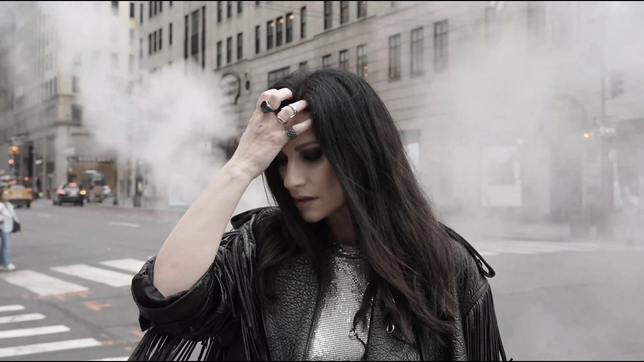 Laura Pausini - NO SOY UNA SEÑORA (Official Visual Video)
