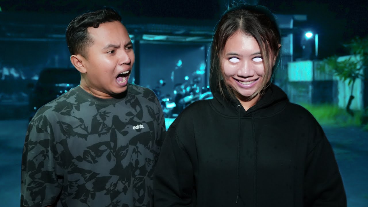 ELVINA GAK BISA BERHENTI TERSENYUM!! SEREM BANGET!!